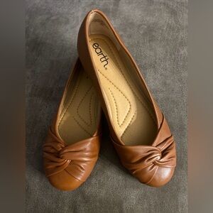 Earth Women's Brown Knotted Flats